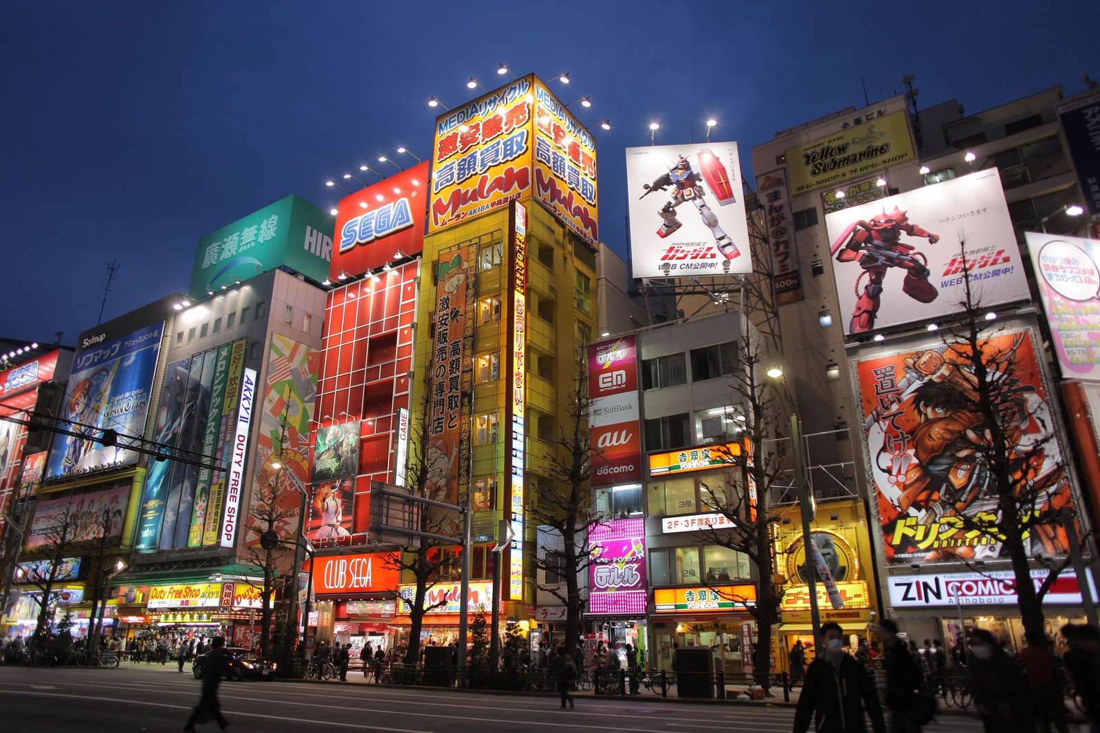A brightly lit Sega building at night in Akihabara, Tokyo, Japan, with vivid neon lights reflecting the district’s lively atmosphere. Photo by ElHeineken, licensed under CC BY 4.0.